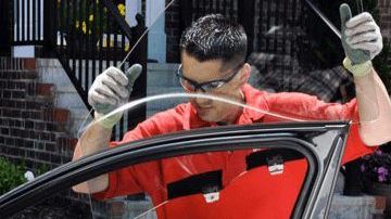 technician-car-window-desktop@2x5e2c821a95e46d49847aff010014aa5a