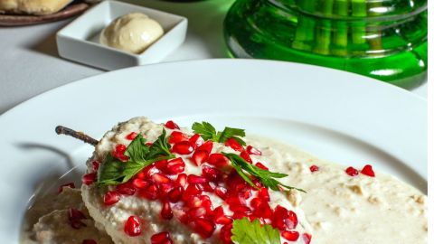 Los chiles en nogada son reflejo de la variedad y calidad de los ingredientes locales en Puebla, durante el mes de Septiembre los maravillosos ingredientes que conforman este platillo están en su mejor momento para hacer brillar este manjar.