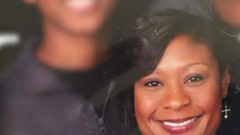 Tracy Smith era sargento del Departamento de Comercio de Wisconsin.