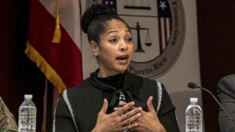 Una de las arrestadas fue Ahsha Nateef Tribble, administradora regional de la Agencia Federal de Manejo de Emergencia (FEMA en inglés). Aquí en una reunión de la Junta de Supervisión Fiscal en febrero de 2018.