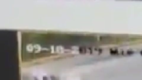 VIDEO Sicario mata sin piedad a mujer en zona controlada por El Mencho y el CJNG