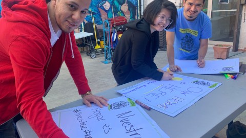 Los soñadores Martin Batalla, Carolina Fung Feng y Ricardo Aca se sumarán a la marcha “Nuestro hogar es aquí” que recorrerá a pie 230 millas hasta la Corte Suprema en Washington