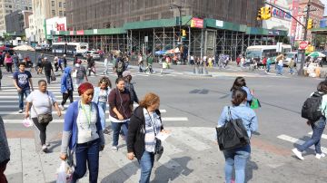 Latinos en el Sur de El Bronx opinan sobre la reducción de la pobreza en NYC.
