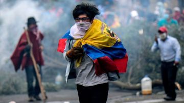 Las protestas se extienden a su novena jornada en Ecuador, mientras el gobierno ofrece tener un diálogo a los indígenas.