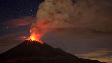 El volcán activo Popocatépetl se ubica entre Ciudad de México y Puebla.