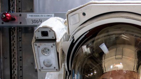 Las astronautas Christina Koch y Jessica Meir.