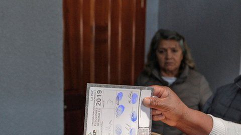 Los bolivianos acudieron a votar masivamente.