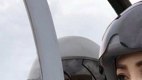 Sineenat Wongvajirapakdi, quien tiene instrucción de piloto, fue nombrada "consorte real" del rey de Tailandia el pasado julio.