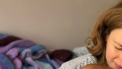 Heather Sarno llegó a sentirse "culpable" de haber traído a su hijo a un mundo tan incierto.