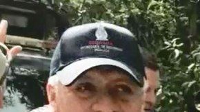 El jefe de la policía de Sinaloa (izq) acompañó a agentes de la DEA y otros funcionarios .