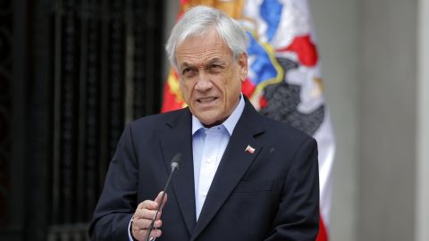 El mandatario busca formar un nuevo gobierno con miras a aplacar las protestas masivas.