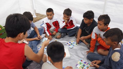 Muchos niños migrantes viajan solos para cruzar la frontera hacia EE.UU. y la mayoría son recibidos en estos albergues.