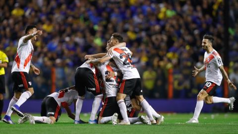 JJPANA6599. BUENOS AIRES (ARGENTINA), 22/10/2019.- Jugadores de River Plate celebran este martes, al final del partido de vuelta de las semifinales de la Copa Libertadores entre Boca Juniors y River Plate en el estadio La Bombonera, en Buenos Aires (Argentina). EFE/ Juan Ignacio Roncoroni