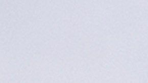 Bomberos apagan el fuego en una casa cerca de Santa Clarita en California.