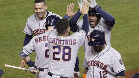 Houston Astros vencieron 7-1 a Washington Nationals en el quinto juego de la Serie Mundial y están a una victoria de conseguir su segundo campeonato en 3 años.