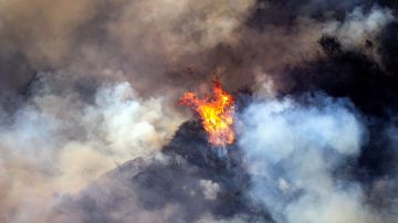 El incendio Getty en las montañas de Los Ángeles.