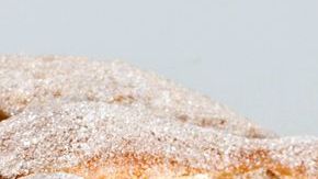 El pan de muerto es el tesoro que se le ofrece a los muertos como parte indispensable de las ofrendas de Día de Muertos.