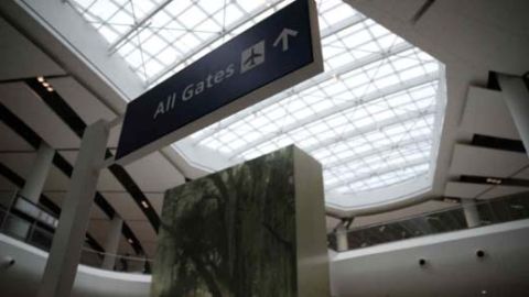 Imagen del interior del nuevo terminal del aeropuerto de Nueva Orleans, Luisiana, en una foto de archivo.