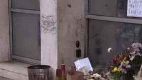 Ciudadanos llevantaron un altar en memoria de los fallecidos  en Chatham Square.