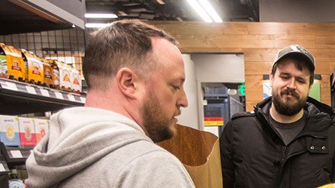 Amazon dijo que no tomará acciones contra ningún vendedor ni retirará ningún producto de su plataforma.