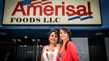 Nosa Saca CEO de Amerisal Foods y su hija, Vanessa Faggiolly, responsable financiera de la empresa de la que son dueñas ambas./Cortesía