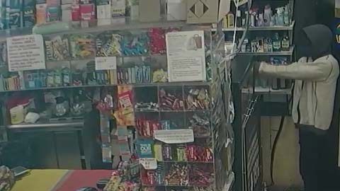 Captura del atraco en Community Deli Food Market, de El Bronx.