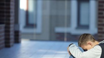 El abuso del niño en esa escuela lo puso en un gran riesgo.