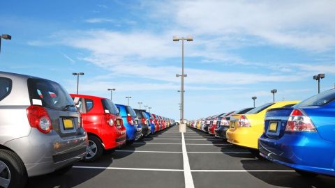 El fácil acceso al crédito está disparando la venta de coches en 2015./Shutterstock