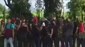 El grupo criminal lanzó disparos al aire.