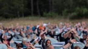 Ford rompe récord de Mustangs congregados en un desfile en Bélgica, donde las ventas del coupé son mayores que en toda Europa