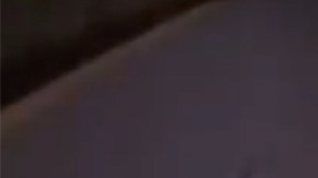 El ladrón sale con el grabado.