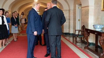 El presidente Donald Trump y el embajador Gordon Sondland.