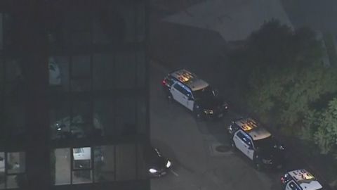 Las autoridades no encontraron al sospechoso de disparar el arma cuando llegaron al lugar de los hechos.