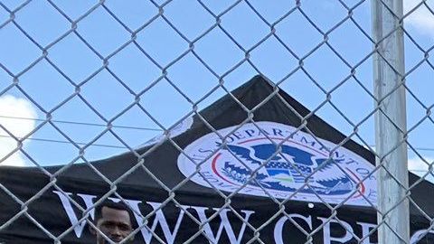 Estos son los inmigrantes que esperan en México y bloquearon un puente fronterizo en Texas.