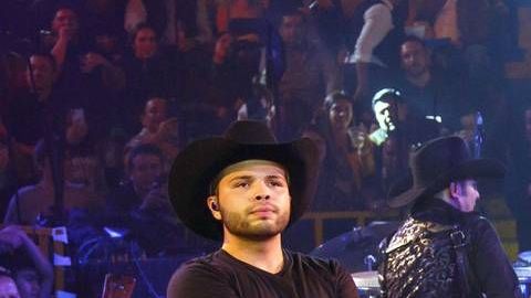 Pepe Aguilar y sus hijos Ángela y Leonardo.