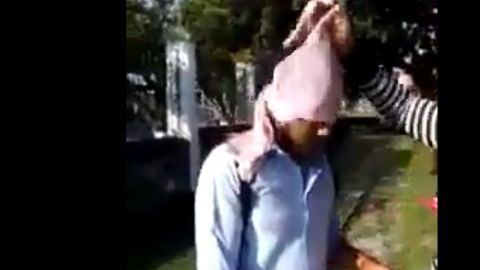 Jamás pensó ver a su mujer y a su amante juntas.