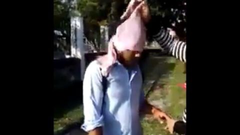 Jamás pensó ver a su mujer y a su amante juntas.