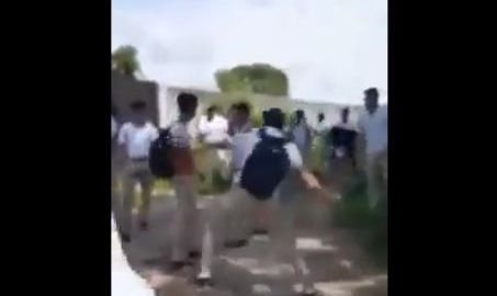 El agresor llegó de sorpresa a la pelea de dos de sus compañeros.