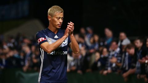 Keisuke Honda, quien pidió trabajo por Twitter fue contactado por el Vitesse para ponerse a prueba.