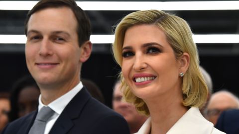 Jared Kushner e Ivanka Trump acudieron a la nueva fábrica en Texas.