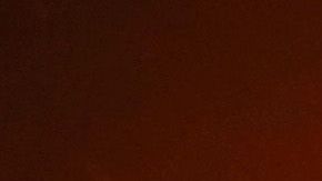 Los bomberos trabajan en el incendio de una casa en Porter Ranch.