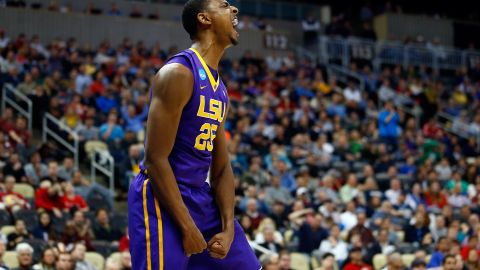 Jordan Mickey emuló a Michel Jordan.
