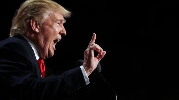 El presidente Trump acusa "cacería de brujas" en su contra.