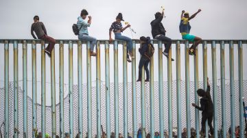 El arribo de caravanas de inmigrantes aumentó la captura de extranjeros en la frontera con México.