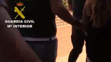 La mujer es de nacionalidad sueca,