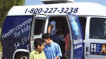 La ley de "carga pública" no afecta al seguro médico de los menores de 21 años.