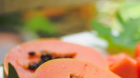 El consumo de una taza de papaya al día es un poderoso remedio para peder peso de manera natural y sin rebote, ya que acelera activamente el metabolismo.