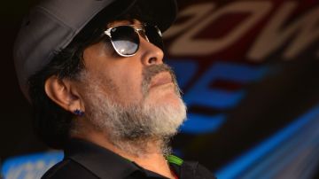 Diego Armando Maradona es sometido a la cura del sueño en su casa