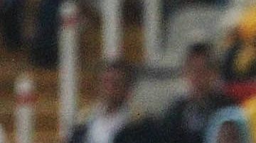 Con un gol de chilena de Henry Martin en el minuto 87, las Águilas del América empataron ante Necaxa y rescataron un punto en su visita al estadio Victoria, en Aguascalientes. 

Un partido sin muchas emociones en la primera mitad, en la que el argentino Guido Rodríguez recibió la tarjeta roja y dejó en inferioridad numérica a los de Coapa.

En la segunda parte cayeron los goles. Primero fue Renato Ibarra quien abrió el marcador.

https://twitter.com/TUDNUSA/status/1185760888105521153

Posteriormente Necaxa le dio la vuelta al partido con un gol de Mauro Quiroga y un autogol de Emmanuel Aguilera. 

https://twitter.com/TUDNUSA/status/1185762012178944000

https://twitter.com/TUDNUSA/status/1185764164481863681

Cuando el duelo agonizaba apareció el amuleto de América, Henry Martin.

https://twitter.com/TUDNUSA/status/1185765747475148801

Con el empate, Necaxa se quedó como segundo de la clasificación general con 25 unidades, mientras que América es cuarto con 22 puntos.