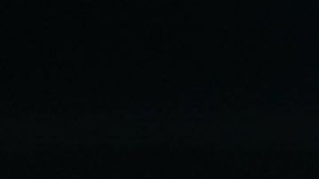 Lewis Hamilton festeja con Sebastian Vettel. Al fondo se aprecia Mario Achi.